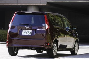 Тест-драйв Toyota Passo Sette, Daihatsu Boon Luminas
