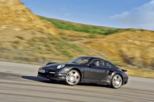 ����-����� Audi R8 V10 5.2 FSI, Porsche 911 Turbo
