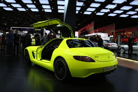 2011_detroit_mercedes_benz_sls_amg_e_cell_images_012