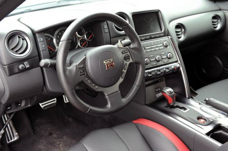43-2012-nissan-gt-r-fd