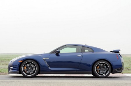 05-2012-nissan-gt-r-fd