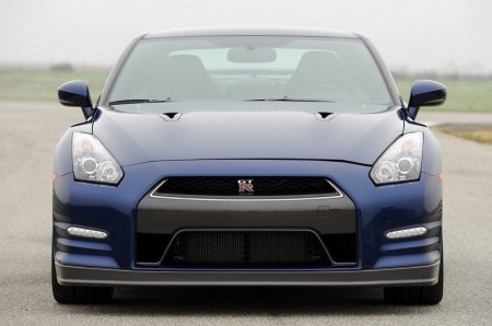 06-2012-nissan-gt-r-fd