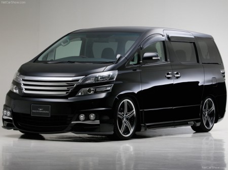 Toyota ������������ ����������� �������� Vellfire ��� ����� � ������������� �������������