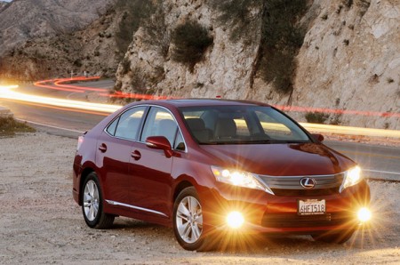 ������ ������� ����� �������� � ������ � ������������ Lexus HS 250h