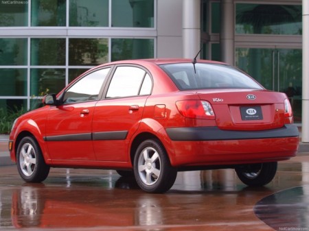 kia-rio-sedan-foto_02-650x487