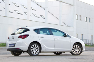 ����-����� Opel Astra