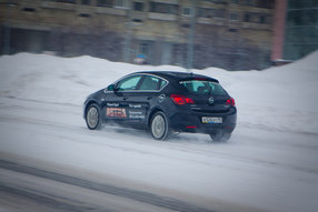 ����-����� Citroen C4, Opel Astra