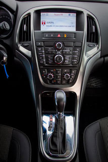����-����� Citroen C4, Opel Astra
