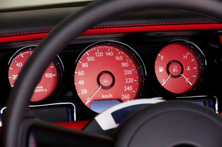 Rolls-Royce ������ ���������� ���� Phantom � ����� ��������� �������