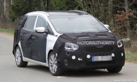2013-kia-ronda-spy-shots_100386663_m