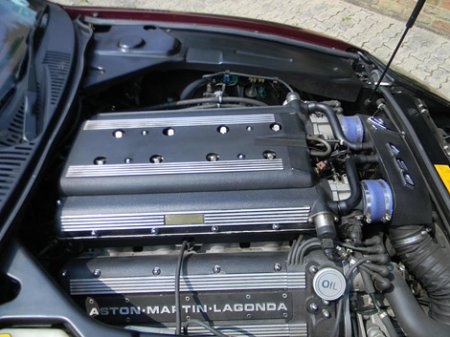 ������������ � ����� ���� �������� Aston Martin DB7 ����� � �������