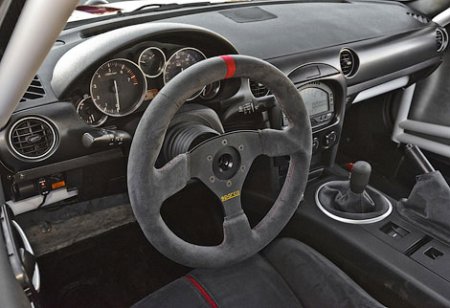 ������� Mazda MX-5 ������������ ��� ����� �� ������������