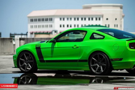Ford Mustang � ��������� �������� �� Vossen Wheels