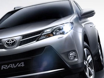 В интернете показали интерьер новой "Тойоты" RAV4 В интернете показали интерьер новой "Тойоты" RAV4