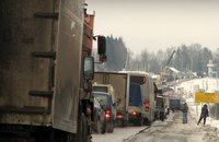 Пробка на М-10 стоила бизнесу шести миллионов долларов Пробка на М-10 стоила бизнесу шести миллионов долларов
